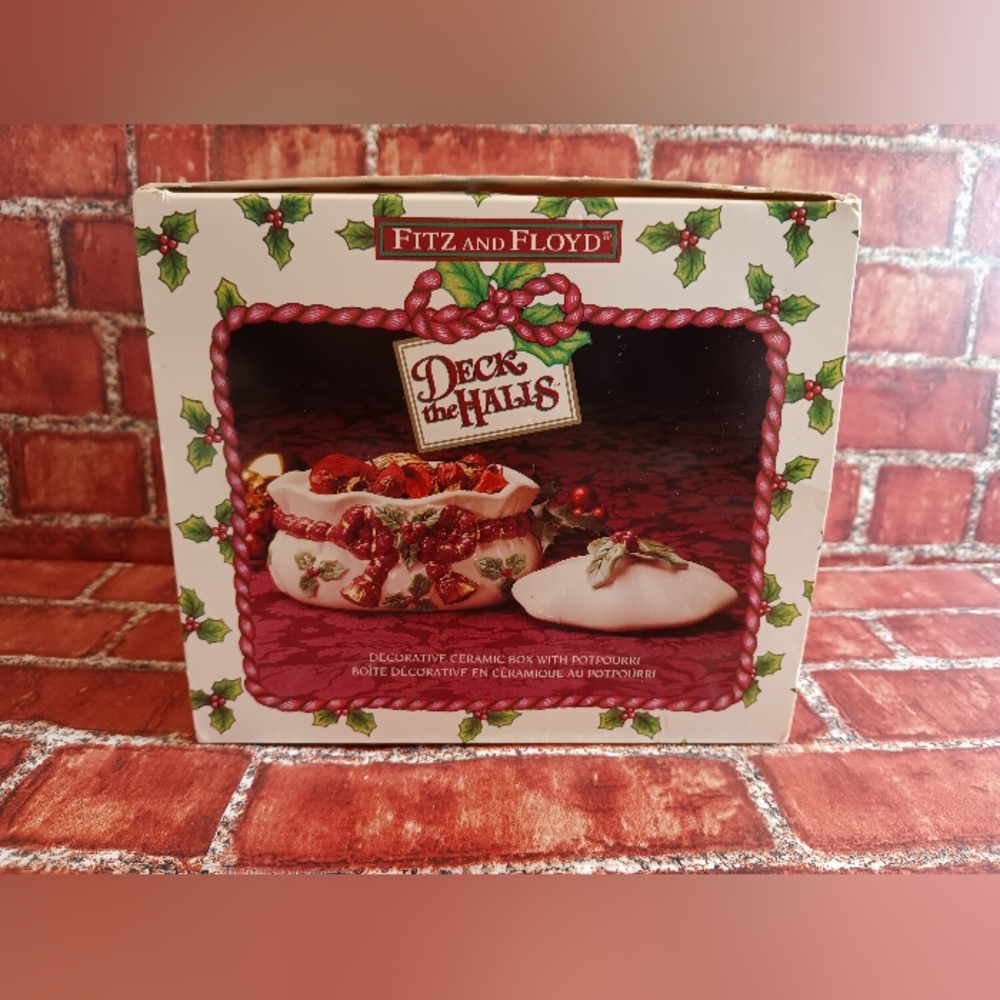 𝑭𝒊𝒕𝒛 & 𝑭𝒍𝒐𝒚𝒅 𝟖𝟎'𝒔 𝑫𝒆𝒄𝒌 𝑻𝒉𝒆 𝑯𝒂𝒍𝒍𝒔 𝑪𝒆𝒓𝒂𝒎𝒊𝒄 𝑩𝒐𝒙 - Picture 8 of 16